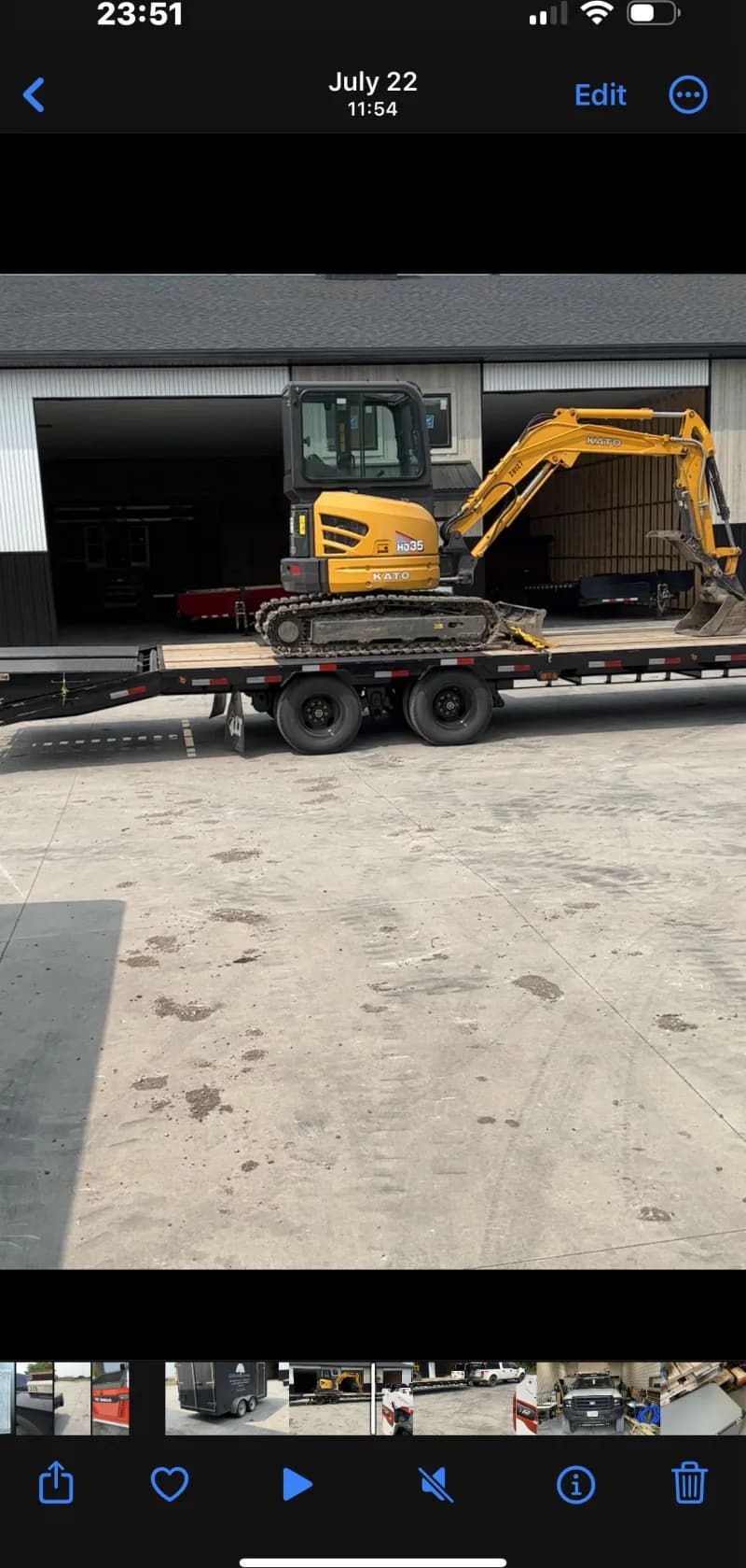 gooseneck flatbed trailer — photo 3 of 3