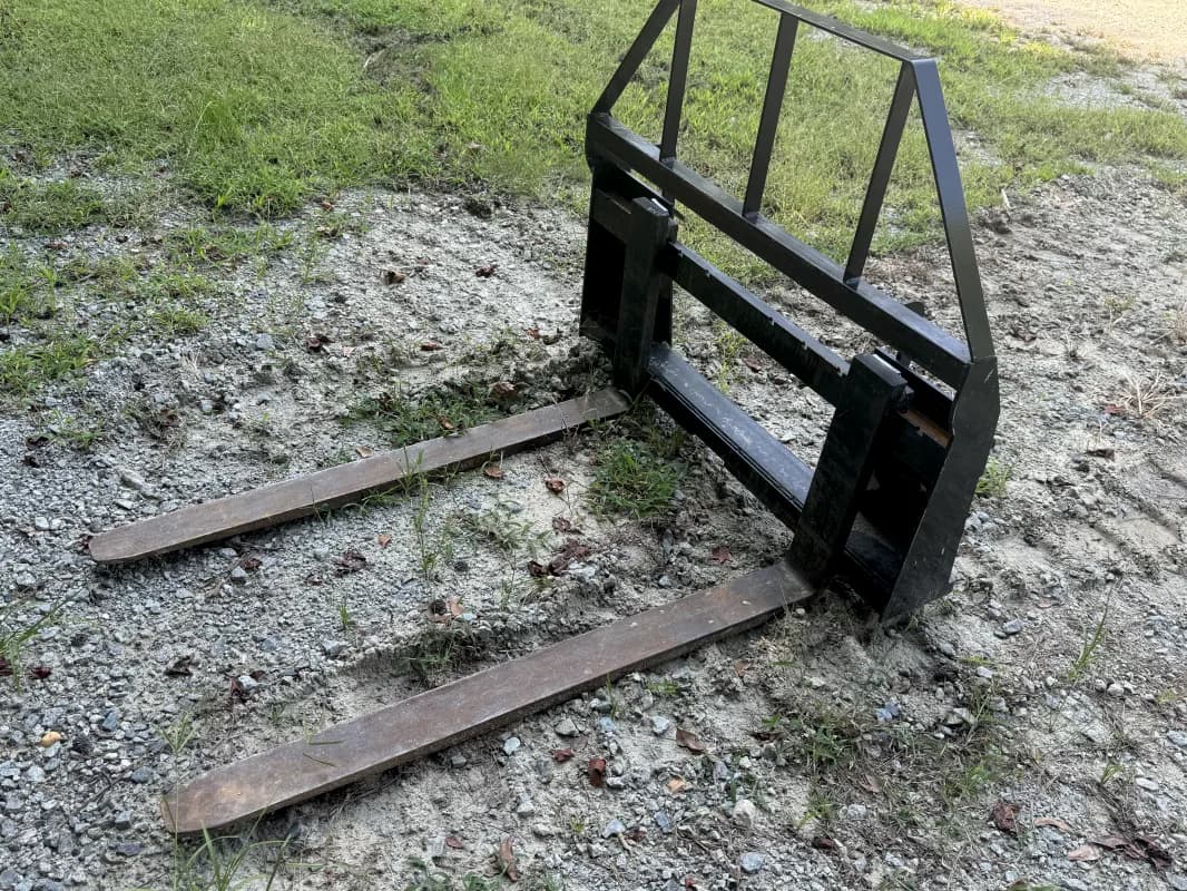 Takeuchi TL6 Skid Steer Track Loader — photo 7 of 7