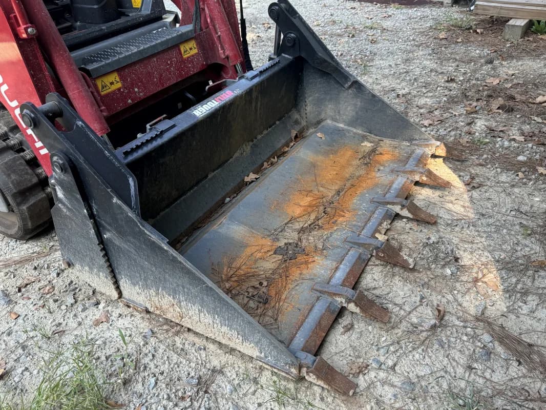 Takeuchi TL6 Skid Steer Track Loader — photo 6 of 7