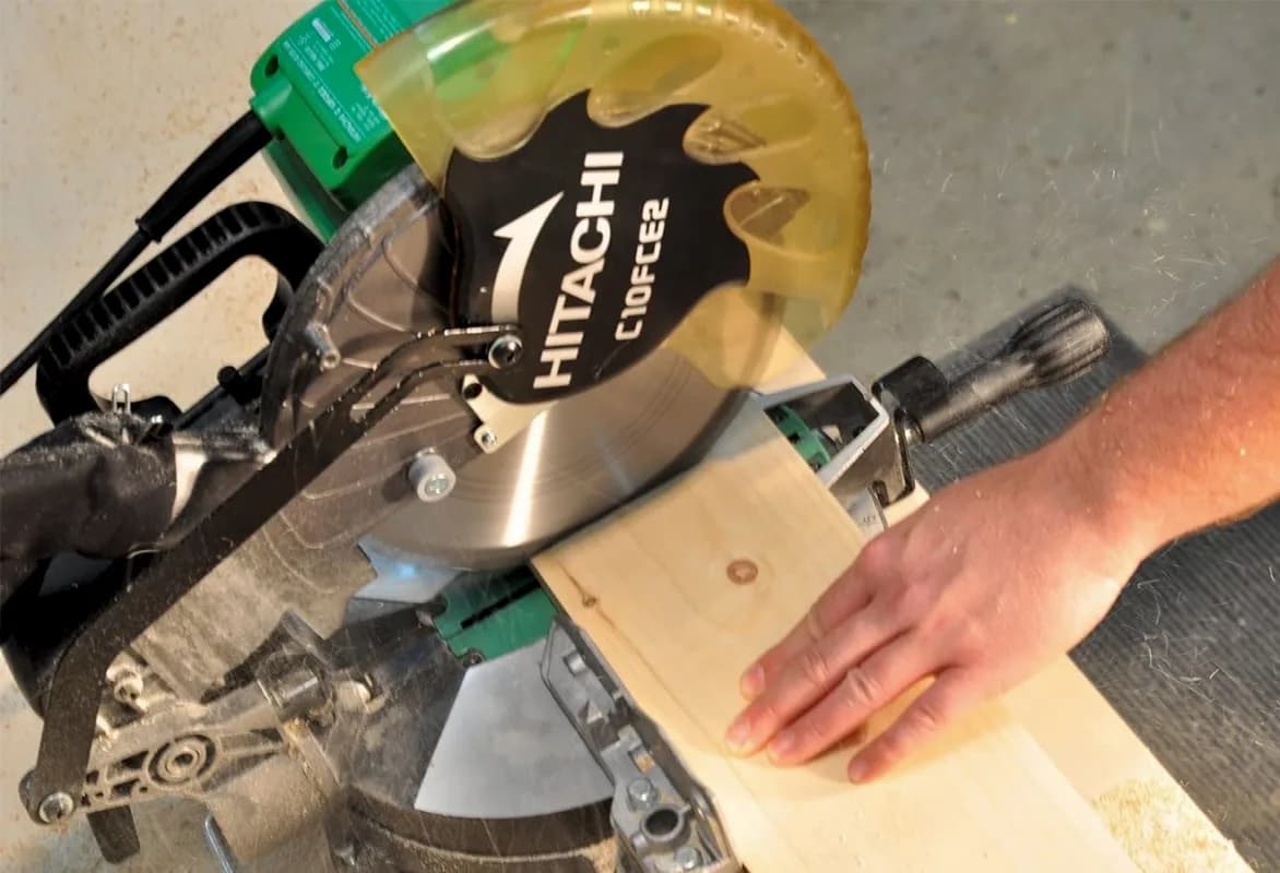 Hitachi 15-Amp 10-inch Compound Miter Saw — photo 3 of 3