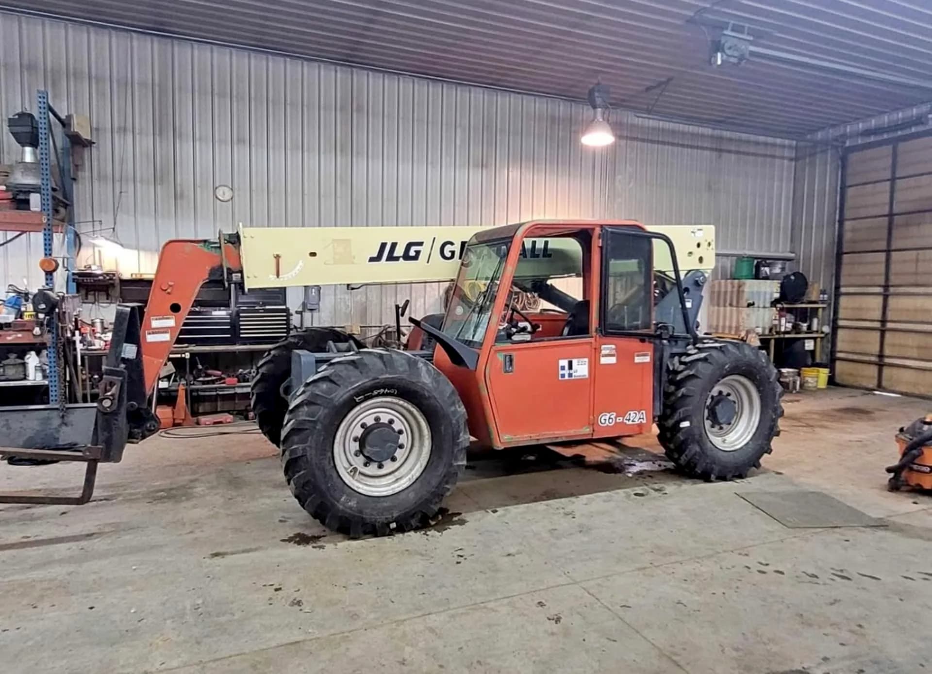 Telehandler — photo 4 of 6