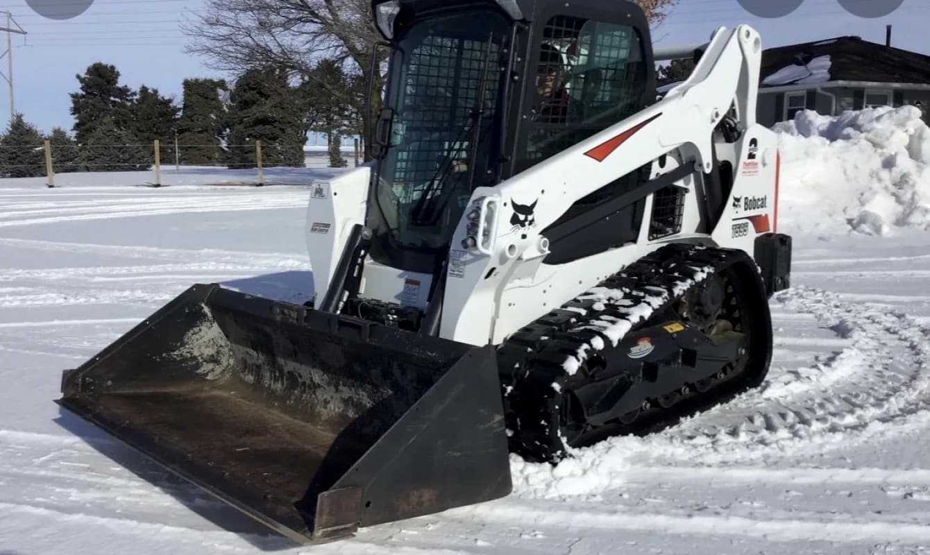 skidsteer — photo 2 of 3