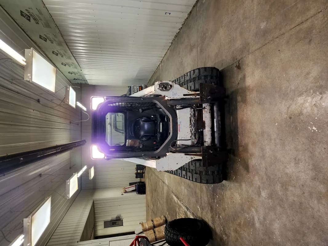 T590 Bobcat — photo 2 of 4