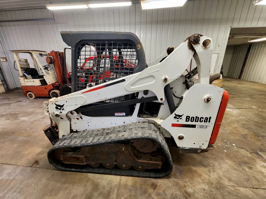 T590 Bobcat — photo 3 of 4