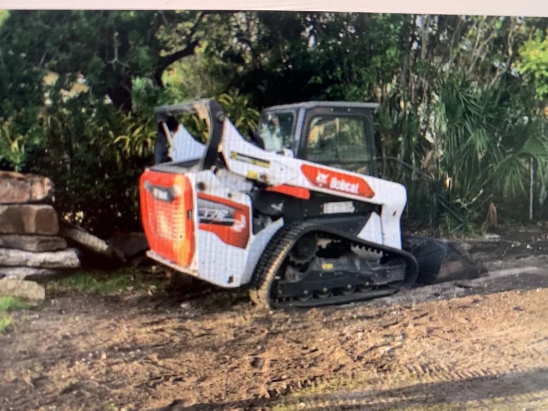 T76   2021 Bobcat — photo 2 of 3