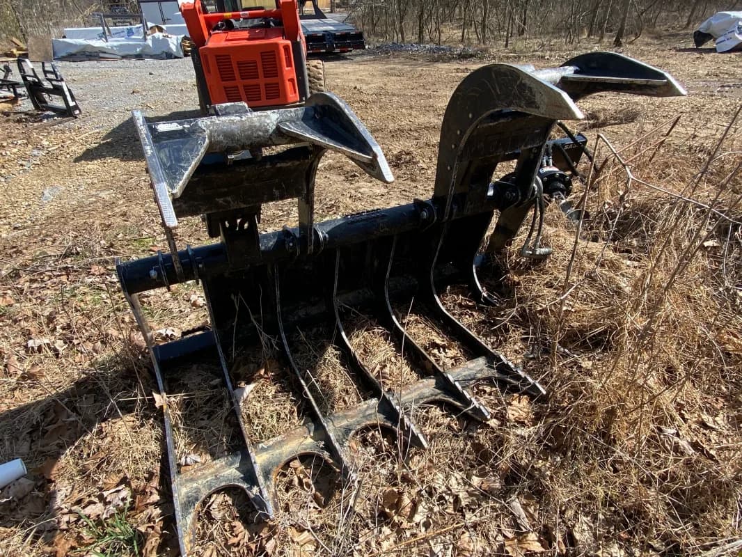 Root Grapples Skid Steer Attachment — photo 4 of 4