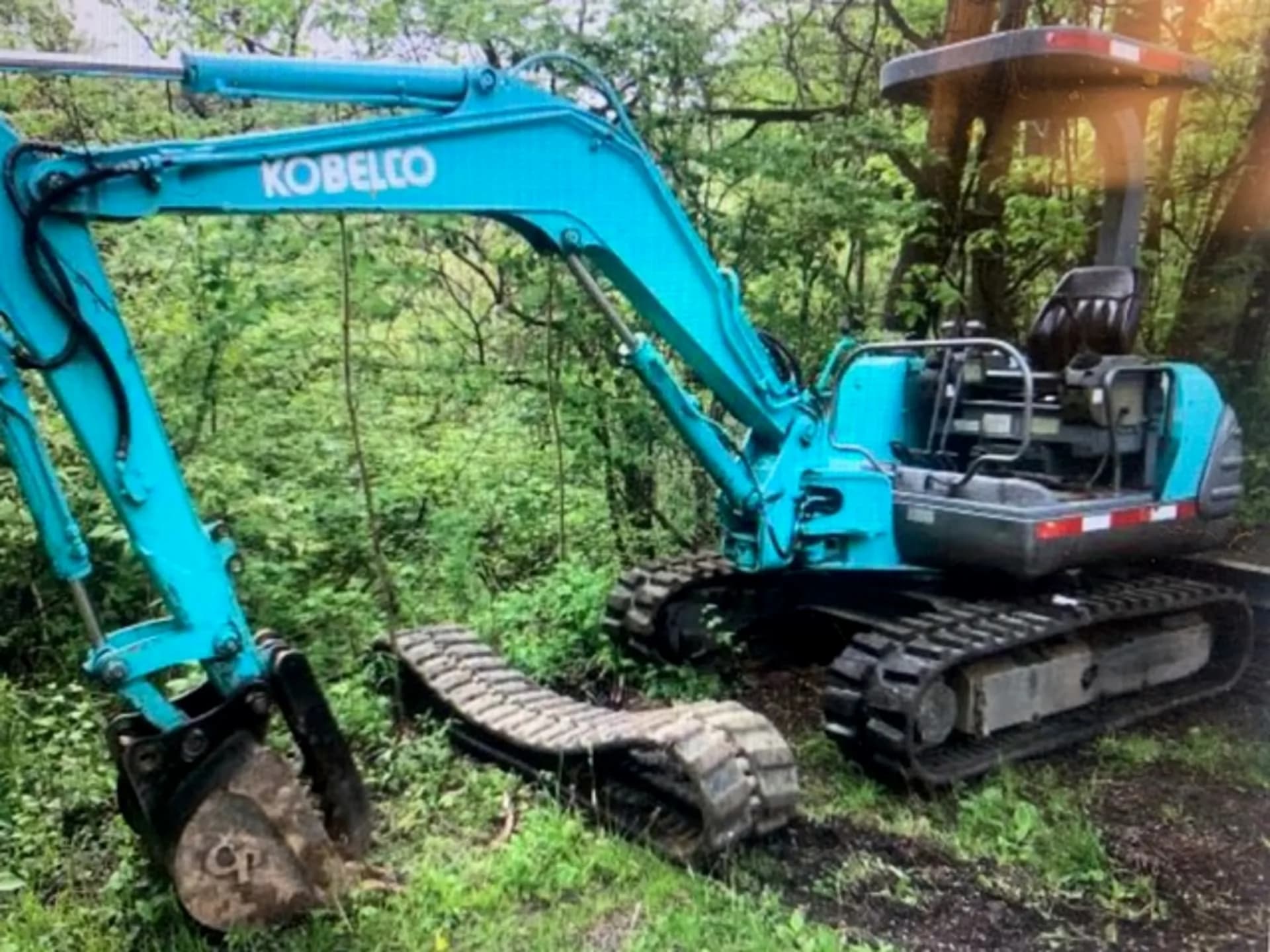 Mini Excavator — photo 2 of 5