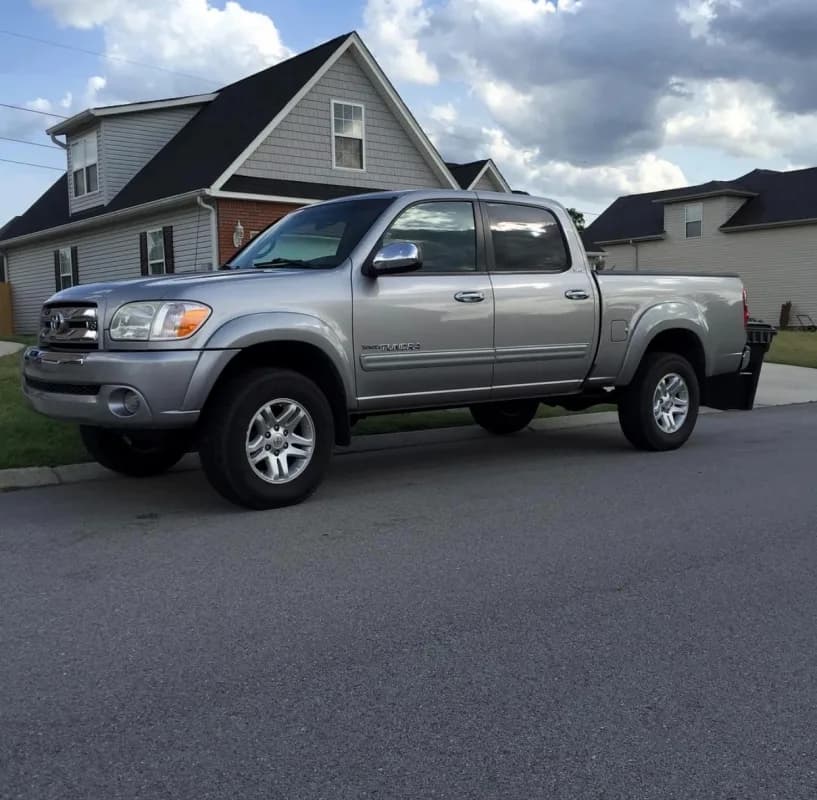 Truck - 2005 Toyota Tundra — photo 2 of 3