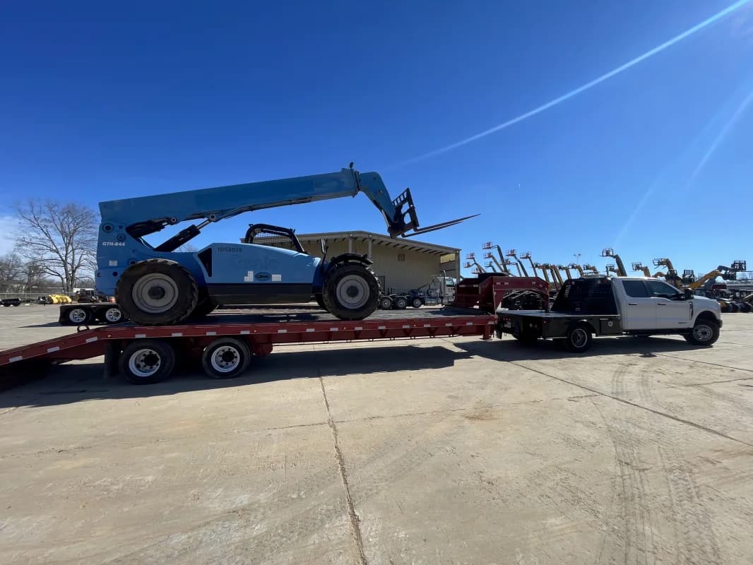 Telehandler — photo 2 of 4