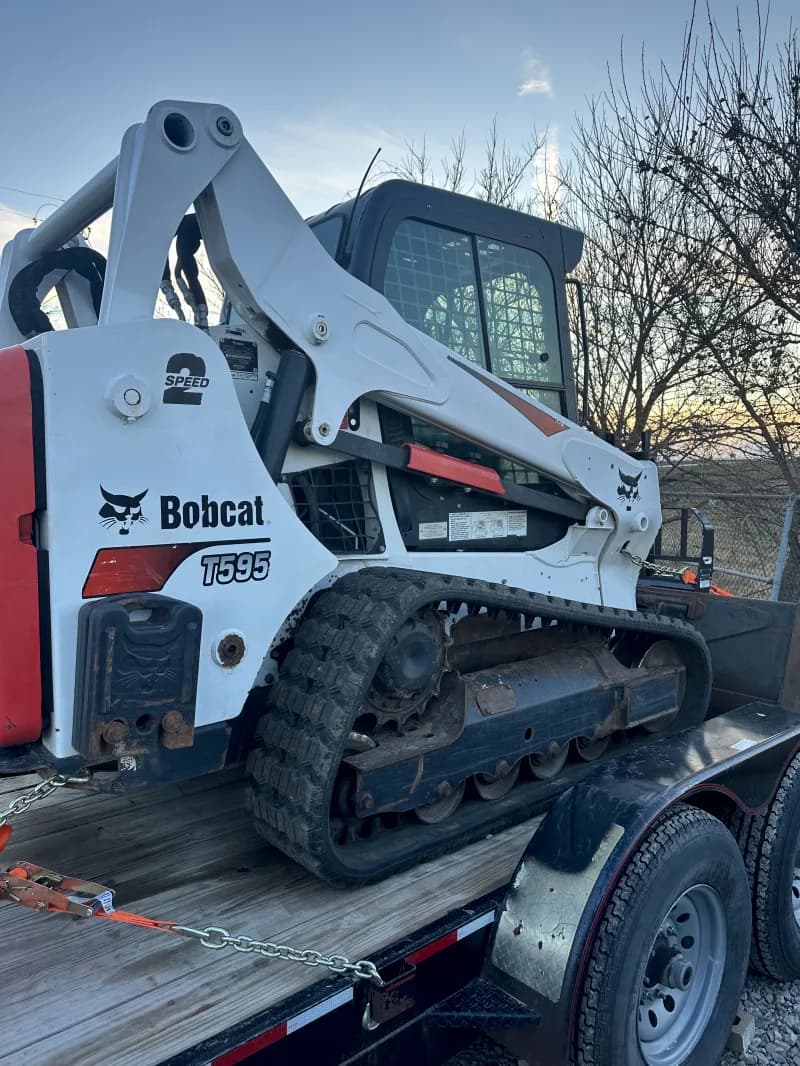 Skid loader — photo 3 of 4