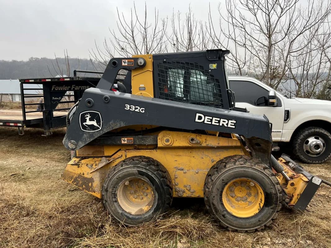 skidsteer — photo 2 of 3