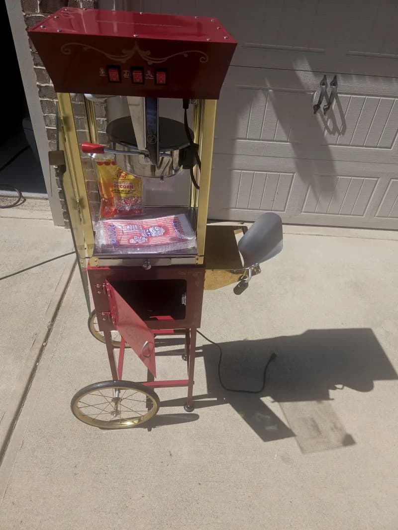 Great Northern Popcorn machine — photo 2 of 3