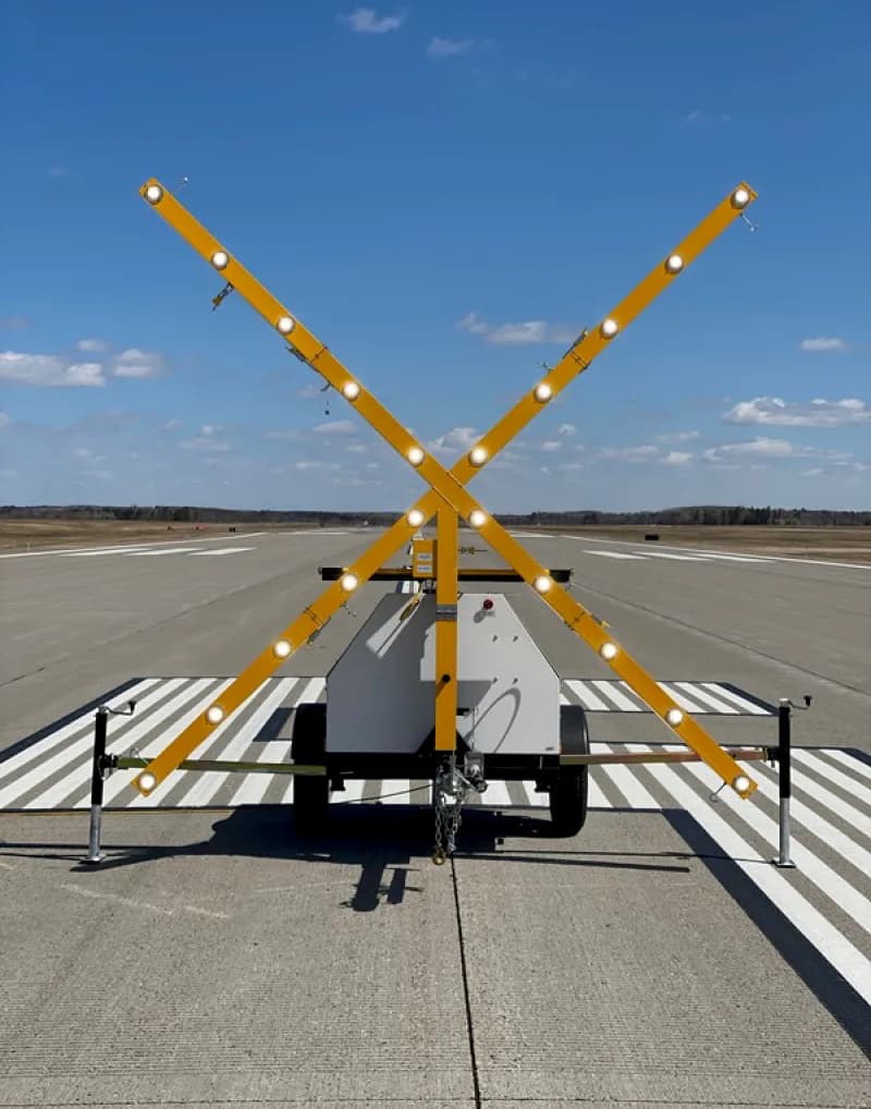 Lighted Runway Closure Marker
