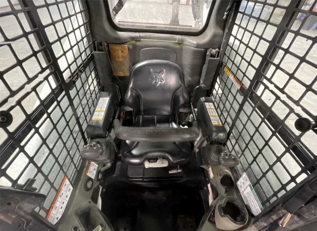 T770 Tracked Skid Steer 3420lb Operational Load