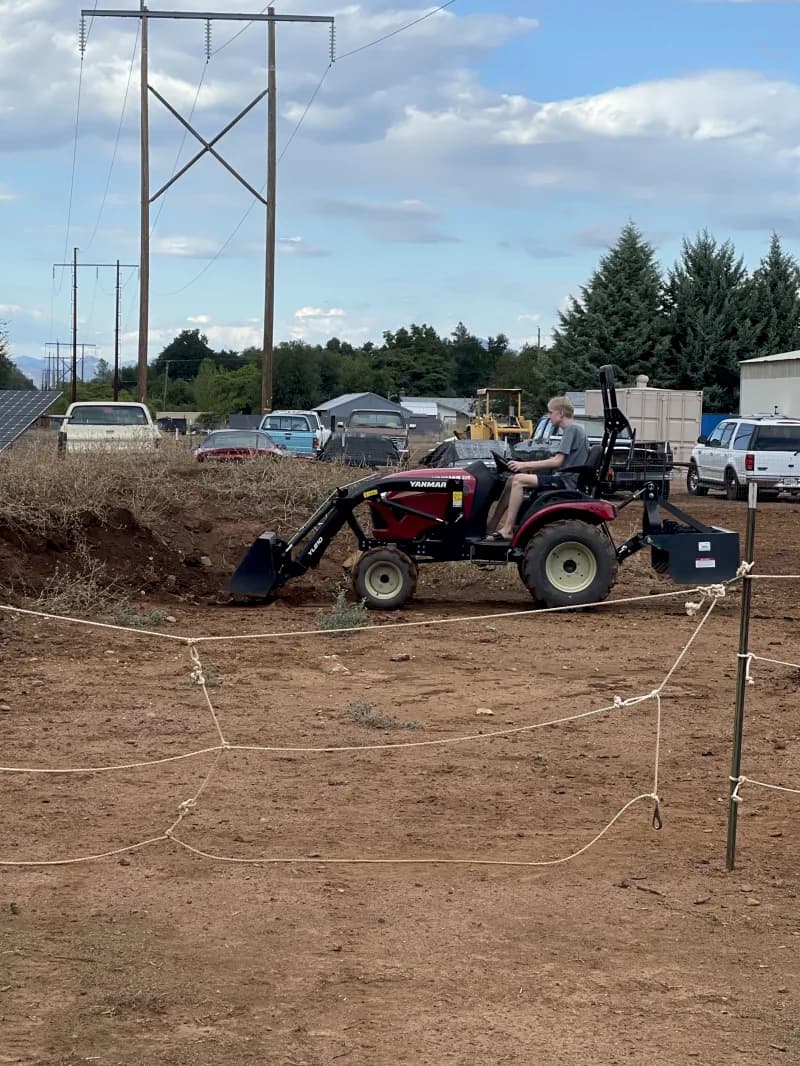 Yanmar SA325 w/box scraper